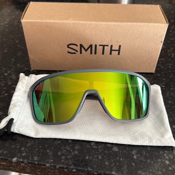 Smith optics  boomtown matte cement /polar green mirror Sunglasses - Picture 1 of 7